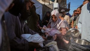 دعوة لفتح جميع المعابر لإغراق غزة بالمساعدات… برنامج الأغذية العالمي: مكافحة المجاعة ستتطلب وقتًا