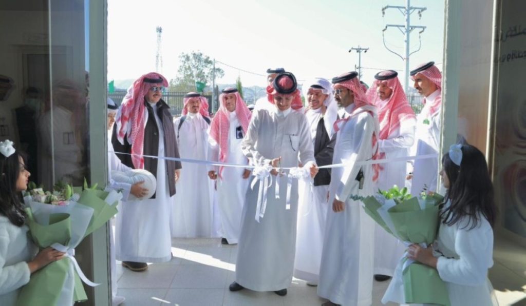 أمير عسير يفتتح إنجازاً مزدوجاً لخدمة الإنسان في السراة وتهامة