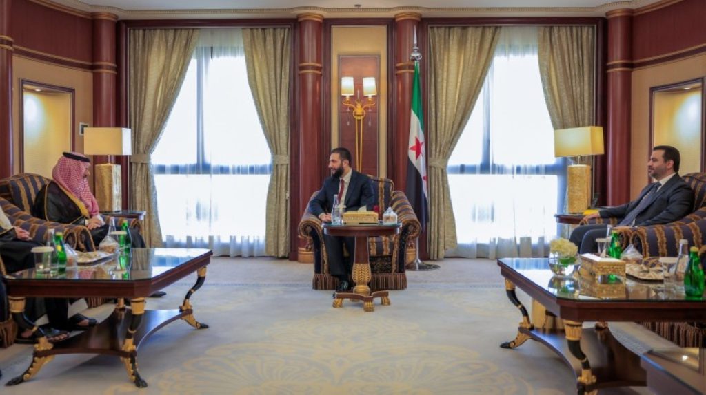 الشرع يستقبل وزير الخارجية ويستعرضان العلاقات بين البلدين