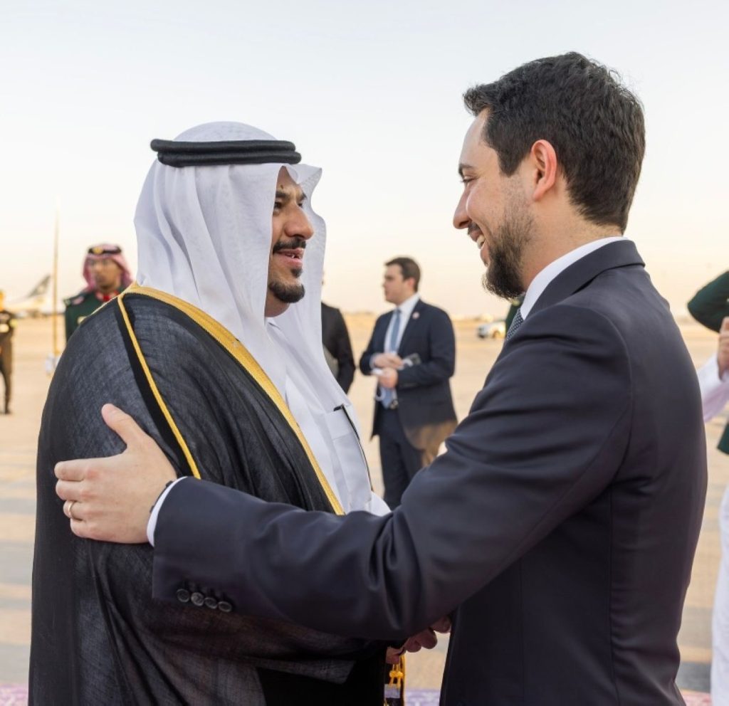 ولي عهد الأردن يصل إلى الرياض وفي مقدمة مستقبليه نائب أمير المنطقة