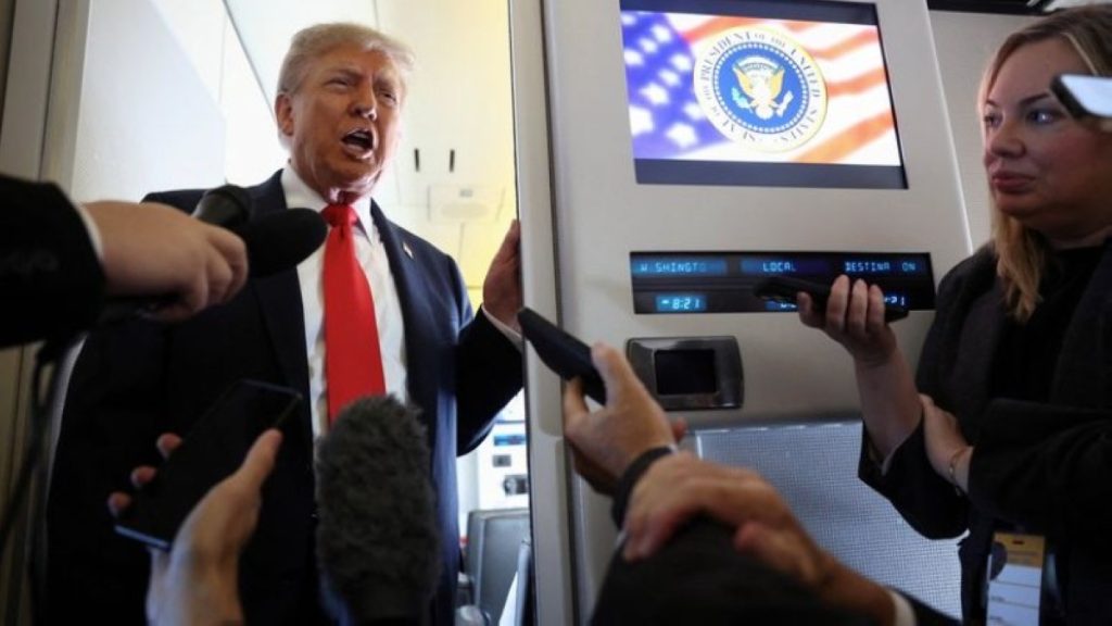 ترمب من «إير فورس وان»: لا شيء سيهدد وقف إطلاق النار في غزة