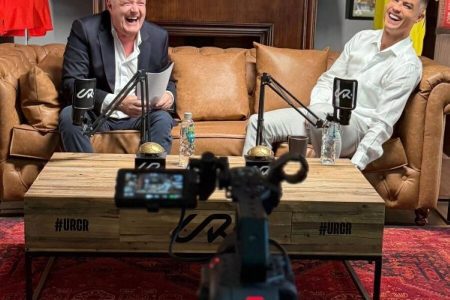 كرستيانو رونالدو يرفع علم السعودية بفخر عالمي