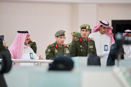 مدير الجوازات يقف على مستجدات ميناء جدة الإسلامي وآلية تحول المنافذ إلى ذكية
