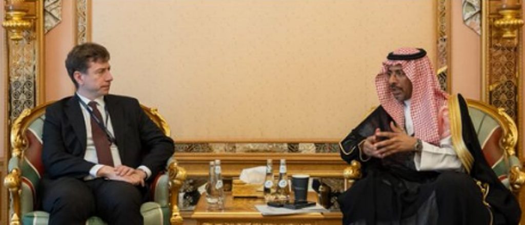 الخريّف يبحث توسيع الشراكات الإستراتيجية مع مدير منظمة التجارة العالمية ووزيري الاقتصاد التونسي والفنلندي