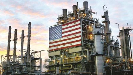 انخفاض مخزونات النفط الخام والبنزين ونواتج التقطير في أمريكا