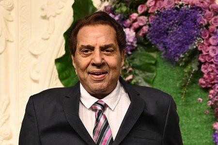 وفاة أسطورة بوليود دارمندرا عن 89 عاما