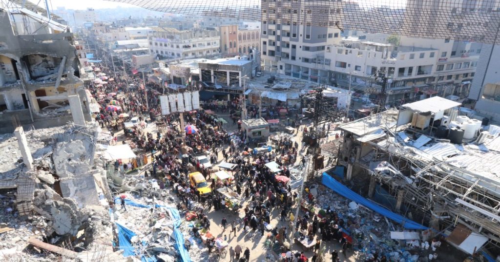 بدأت بالنصيرات.. حملة بغزة لإعفاء ذوي الشهداء من المستحقات المالية