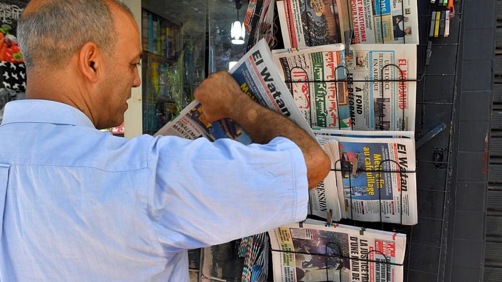 إيداع الصحافي الجزائري سعد بوعقبة الحبس الإحتياطي بعد شكوى من عائلة الرئيس الأسبق بن بلة