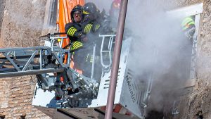 فيديو. انهيار جزئي لبرج “دي كونتي” من العصور الوسطى في روما خلال الترميم