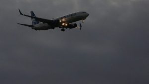 واشنطن تخفّض الرحلات في 40 مطارًا بسبب الإغلاق الحكومي.. وترامب يحمّل الديمقراطيين المسؤولية