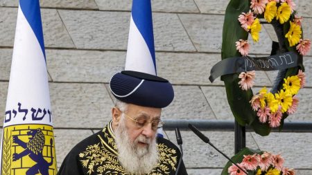 الحاخام يتسحاق يوسف: اعتقلوا المعلّمين الذين يقولون إن عمر الأرض ملايين السنين