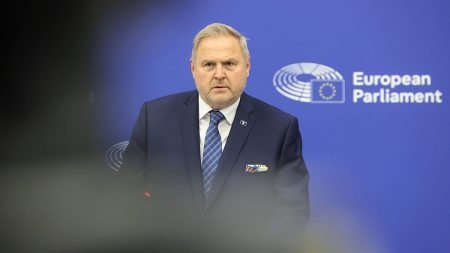 عضو في البرلمان الأوروبي لـ”يورونيوز”: الأميركيون يصدقون كل ما يقوله بوتين