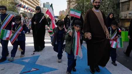 فيديو. تظاهرات حاشدة مناهضة لأمريكا في طهران في الذكرى الـ٤٦ لاقتحام السفارة الأمريكية