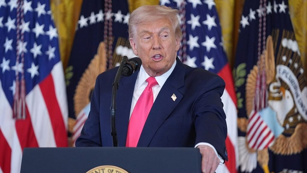 ترامب يأمر وزارة العدل بالتحقيق في علاقات جيفري إيبستين ببيل كلينتون والبنوك الكبرى