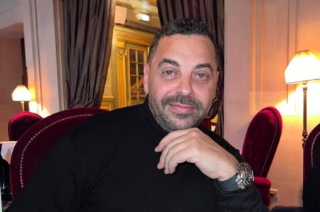 طارق العريان يكشف لـ«عكاظ» مفاجآت «ولاد رزق 4» وتعاون مرتقب مع عمرو دياب