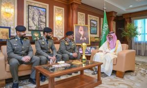 نائب أمير جازان يلتقي قائد الأفواج الأمنية لتعزيز الأمن