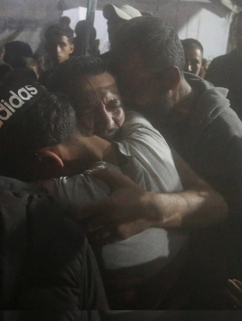 إسرائيل تفرج عن أسرى.. وحماس تستعد لتسليم جثة محتجز