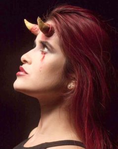 خبيرات المكياج: علمنا أنفسنا وننتظر البدء بتوظيف قدراتنا