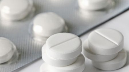 دراسة: لا صلة بين تناول الباراسيتامول خلال الحمل وإصابة الطفل بالتوحد