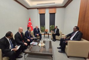 رئيس الوزراء السوداني يبحث مع سوما التركية بناء مطار جديد