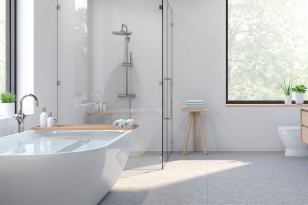 3 خطوات لمنع الحوادث.. هكذا تحول حمامك إلى مساحة آمنة وأنيقة