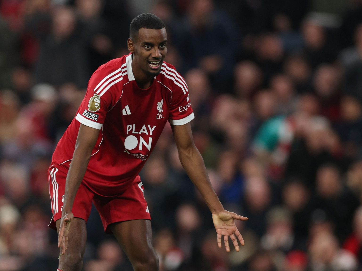 إيزاك مهاجم ليفربول يتلقى تهديدات بالقتل
