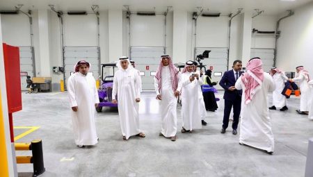 تعزيزا لاستدامة سلاسل الإمداد الزراعية.. وزير البيئة يطلع على مشروع «استمر» للخدمات اللوجستية