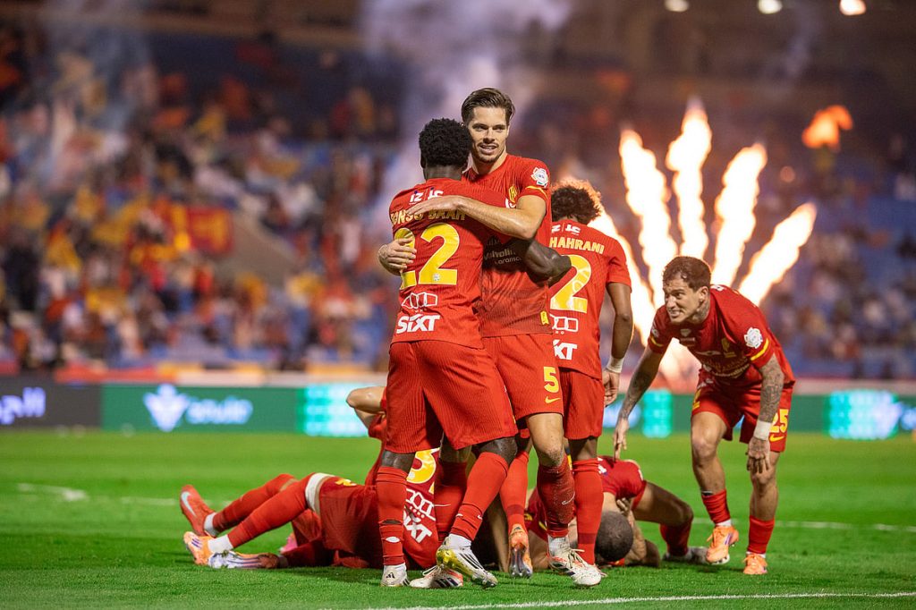 دوري روشن.. القادسية والخليج يكتسحان الخلود والحزم وتعادل ضمك والرياض