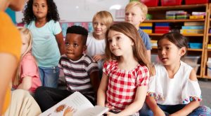 مستشارة أسرية: المقارنة بين الأبناء تزرع مشاعر الأحقاد والغيرة