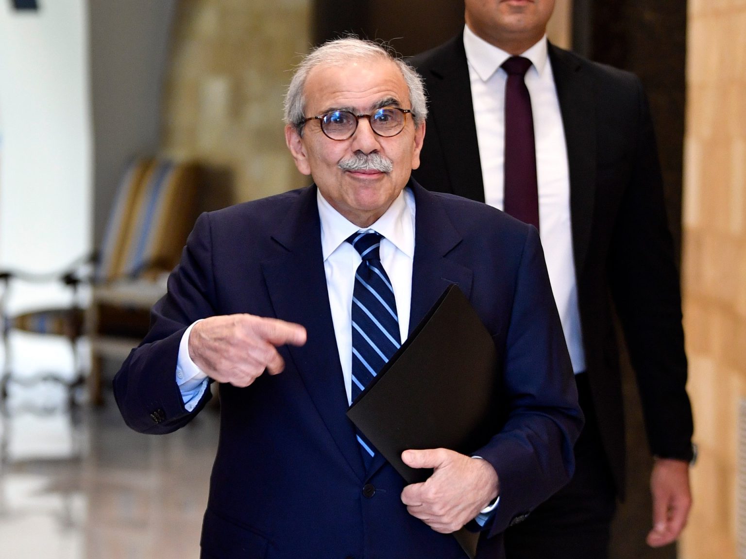 لمعالجة عجز بـ80 مليار دولار لبنان يسعى لاتفاق مع صندوق النقد