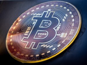 البيتكوين تسحب العملات المشفرة نحو أدنى مستوى في شهور