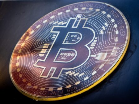 البيتكوين تسحب العملات المشفرة نحو أدنى مستوى في شهور