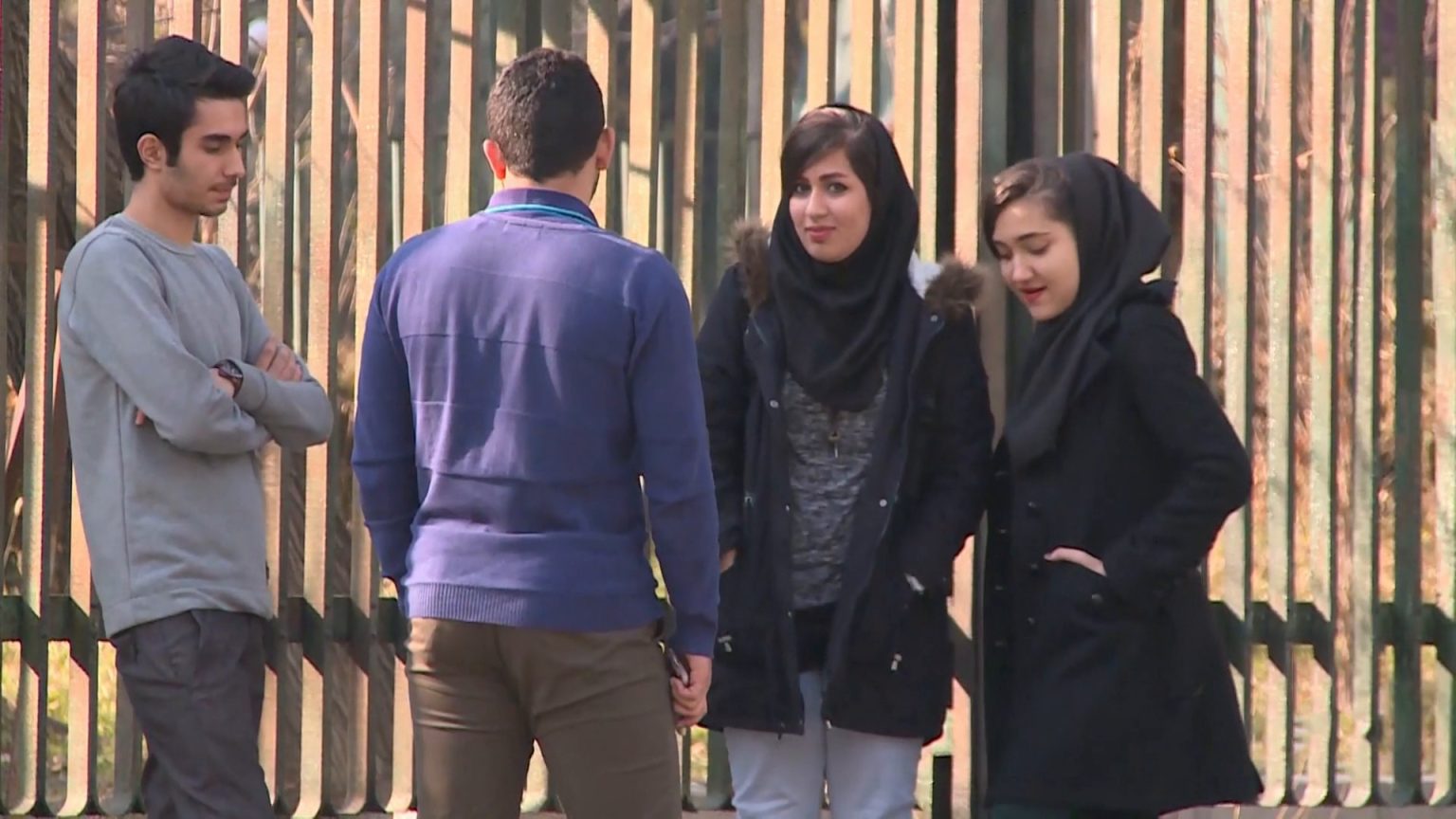 ولدوا تحت الحصار.. كيف يرسم شباب إيران مستقبلهم في اقتصاد مغلق؟