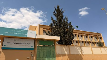 ثانوية "السروات" بالباحة تحصد جائزة التميز المدرسي