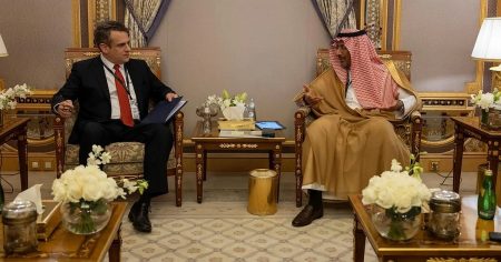 وزير الصناعة يبحث مع نائب وزير الطاقة الأمريكي تعزيز الشراكة في قطاع المعادن وتوسيع التعاون