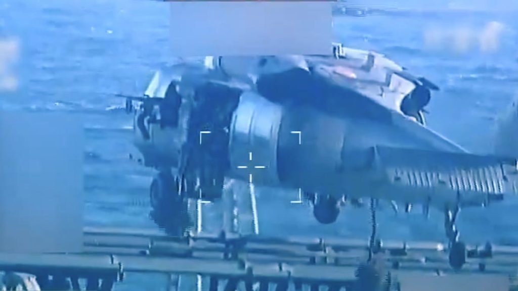 بيانات ملاحية تكشف تحركات عسكرية.. ما الذي يجري قبالة الساحل الفنزويلي؟