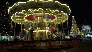 فيديو. العائلات تجد هدوءا نادرا في مركز المعارض الأوكراني وسط انقطاعات التيار الكهربائي