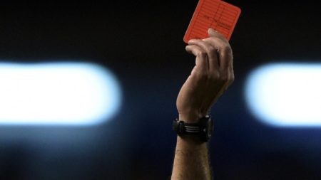 إيقاف مدرب فرنسي 20 عاما بعد مشاجرة داخل الملعب