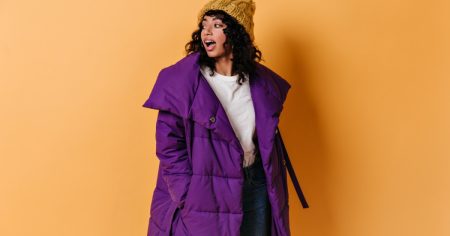 قبل أن ترتدي معطفك الثقيل.. نصائح مهمة لحماية ظهرك