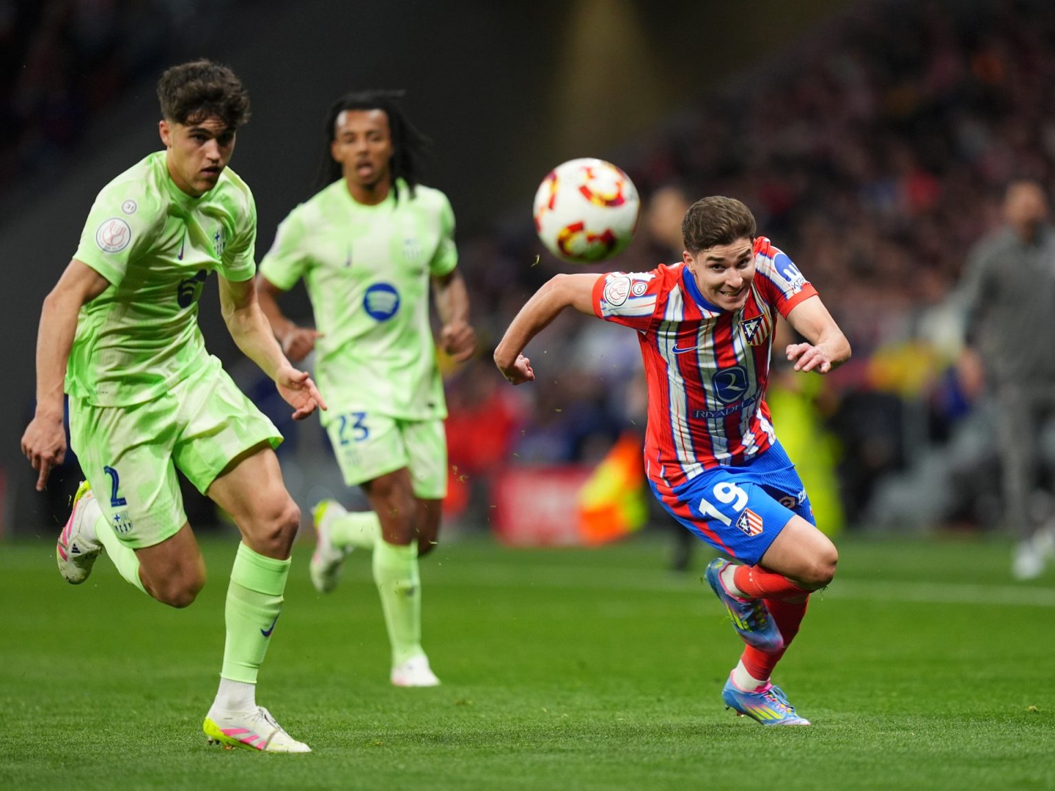 برشلونة ضد أتلتيكو مدريد في الدوري الإسباني.. الموعد والتشكيلتان والقنوات الناقلة للبث المباشر