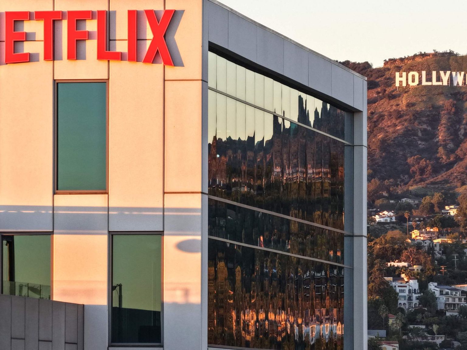 نتفليكس تستحوذ على وارنر براذرز بـ72 مليار دولار.. هل هوليود أمام تحول تاريخي؟