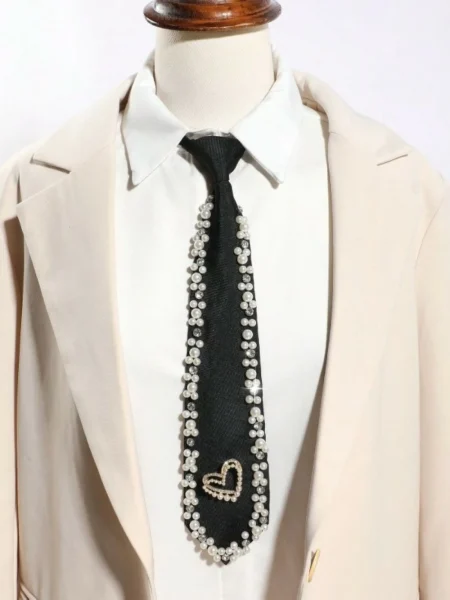 ربطة العنق المطرزة للنساء.. لمسة أنثوية فنية – أخبار السعودية