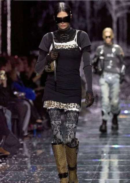 كيم كارداشيان تعتمد إطلالة بالنسياغا – أخبار السعودية