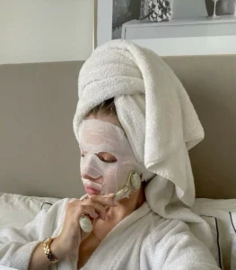 روتين ما قبل النوم لبشرة وشعر مشرقَين – أخبار السعودية