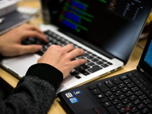 ليبيراسيون: هكذا تمكن القراصنة من اختراق وزارة الداخلية الفرنسية