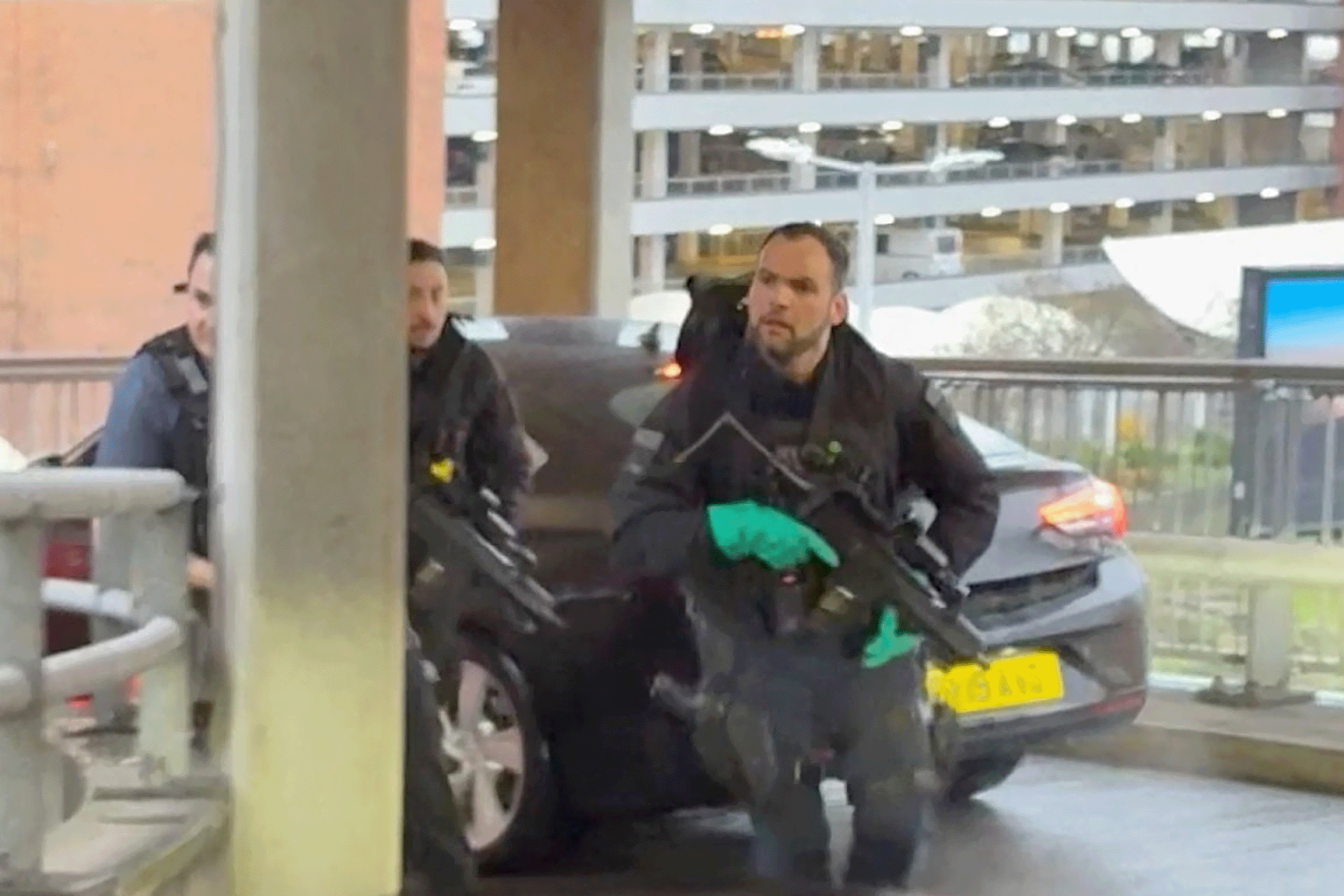 إصابات في اعتداء برذاذ الفلفل في مطار هيثرو بلندن