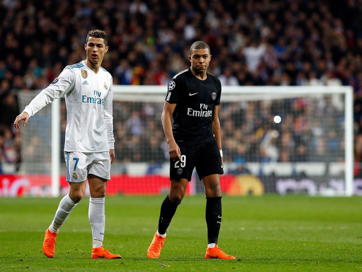 مبابي على أعتاب تحطيم 4 أرقام قياسية لرونالدو