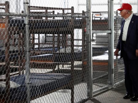 تفاصيل خطة ترامب ضد الزائرين والمهاجرين غير النظاميين