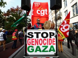 هولندي يتوّج بجائزة الكاريكاتير الأوروبي عن رسم يفضح الإبادة الإسرائيلية