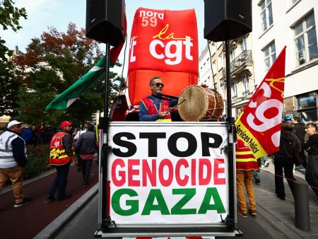 هولندي يتوّج بجائزة الكاريكاتير الأوروبي عن رسم يفضح الإبادة الإسرائيلية